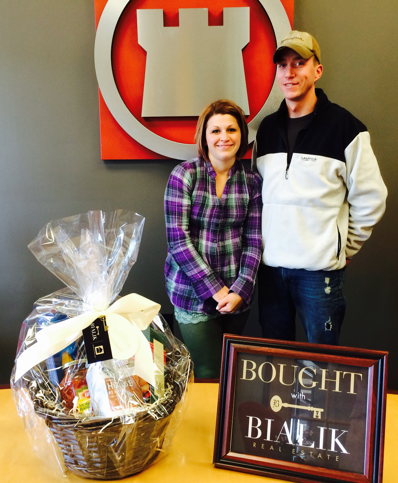 DJ & Kristena close on their home sold through bialik real estate
