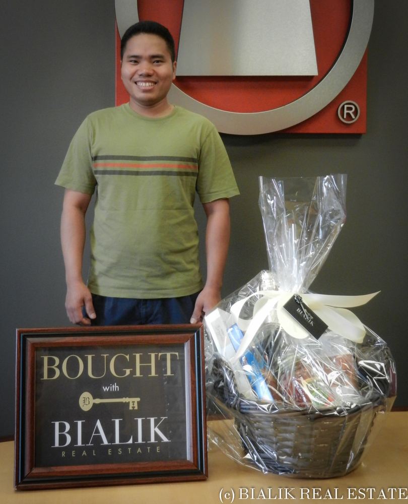 Closing Day for No Thawng, home bought through Bialik Real Estate